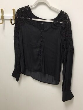 Sanctuary falling forward Women's Black Lace Shoulder Button-Front Blouse